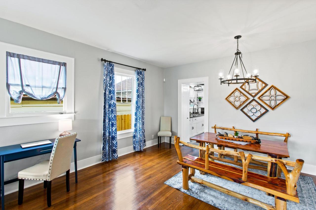 Chateau Des Amis Galveston Bagian luar foto