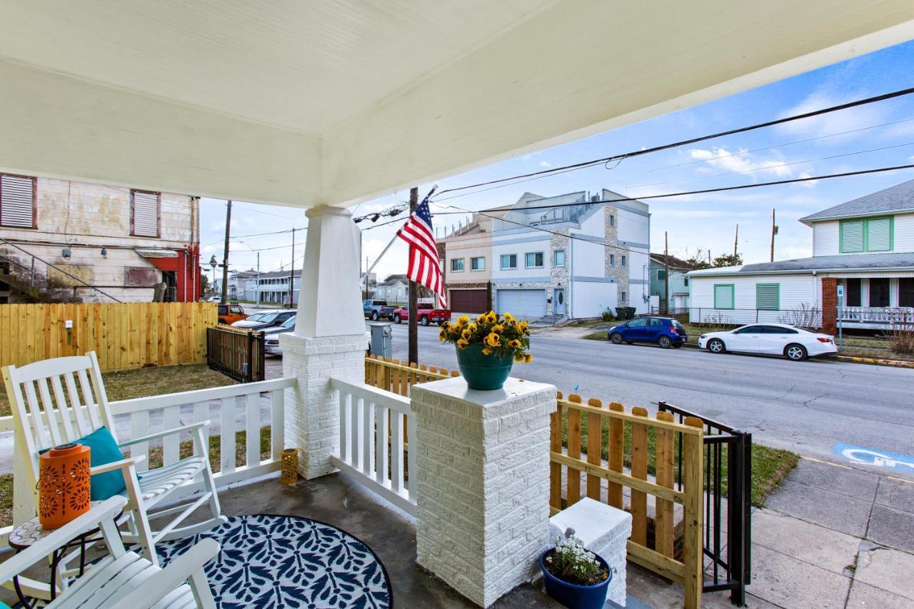 Chateau Des Amis Galveston Bagian luar foto